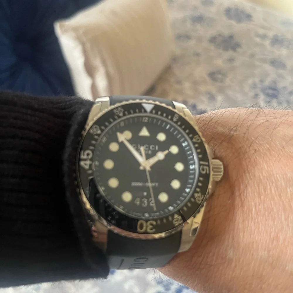 Beautiful Gucci Diver 45mm Luminous Rubber Strap Mens Watch 100% authentic🇮🇹! - Picture 2 of 8